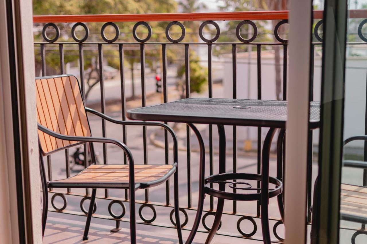 La Lola Hotel & Suites Mazatlán Εξωτερικό φωτογραφία